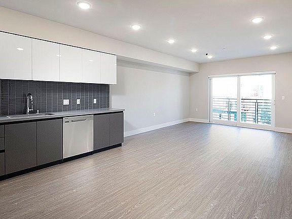 4th image of 831 S Harvard Blvd Unit 604