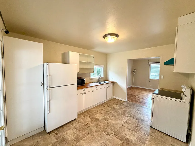 1043 S Oxford St — Photo 7