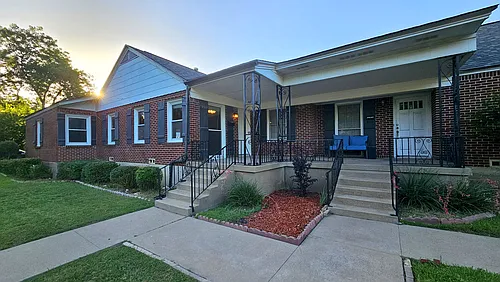 2320 Tremont Ave #102 Photo 1