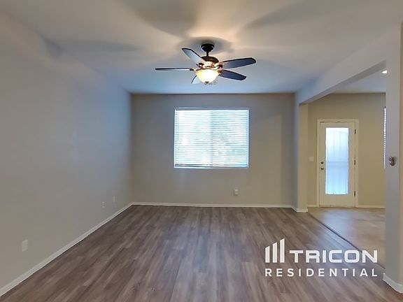 3rd image of 10924 Parslow St