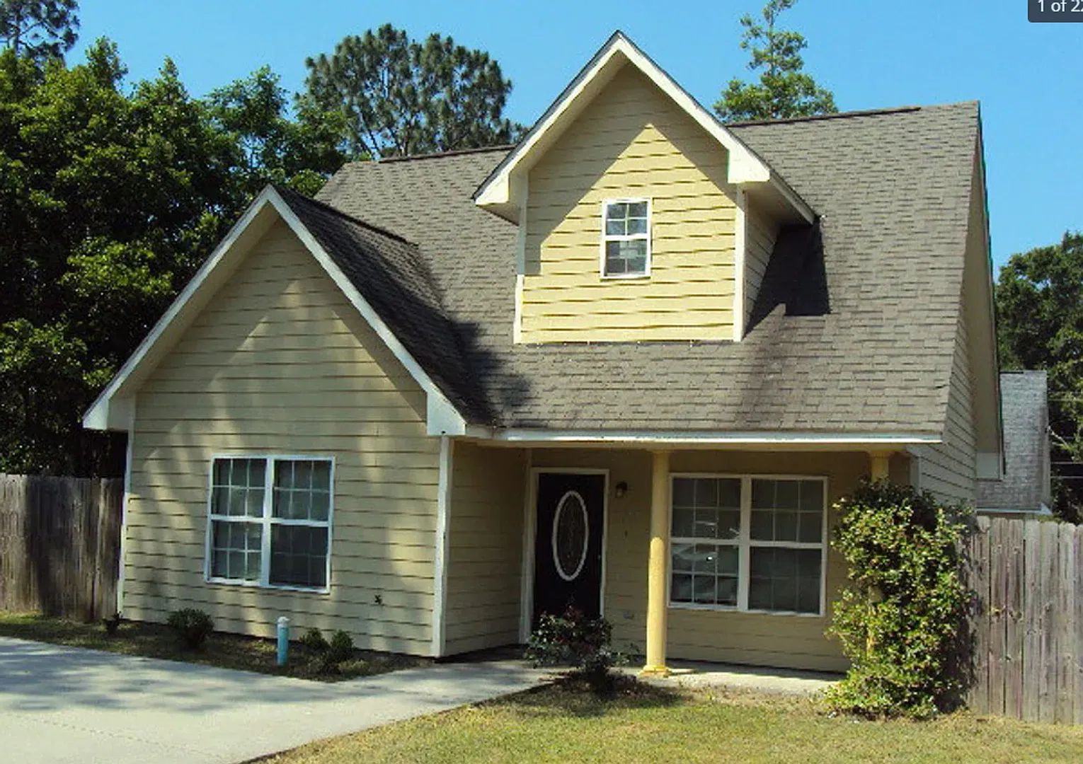 Charming 3-Bedroom Home with Fenced Backyard, Main-Level Primary Suite & Pet-Friendly Living in L... — Photo 1
