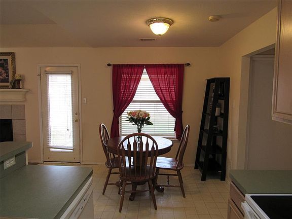 4th image of 1712 Country Crest Ln