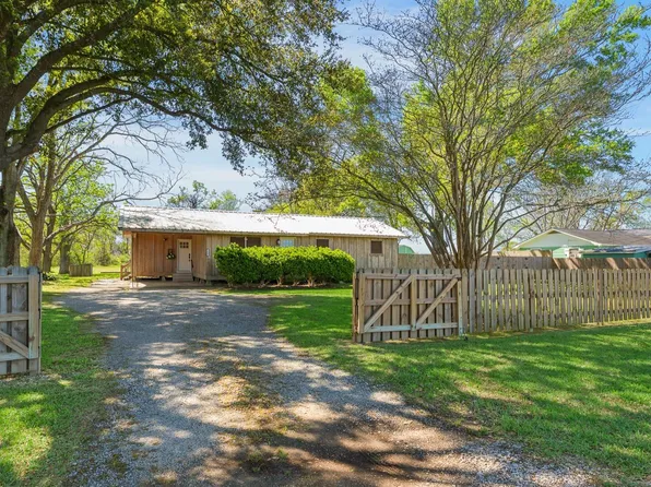 821 Chemin Agreable Rd, Youngsville, LA 70592