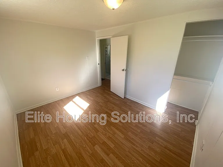 860 Church St — Photo 13