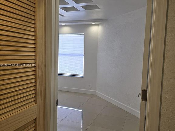 5th image of 2946 S University Dr APT 7210