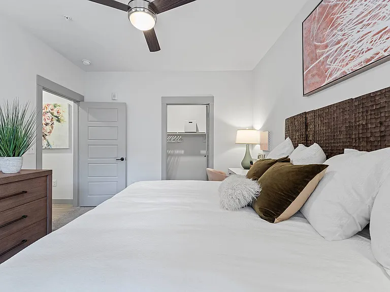Knox at Metrocenter Apartments — Photo 31