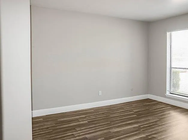 3 bed, 2.0 bath, 1274 sqft, $2,100 — Photo 3