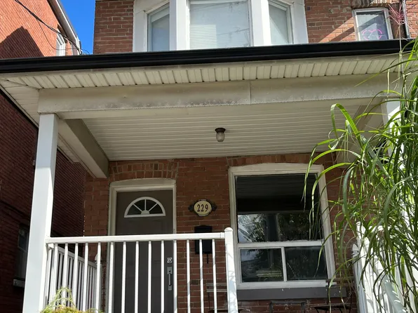 229 Woodbine Ave #Basement, Toronto, ON M4L 3P3