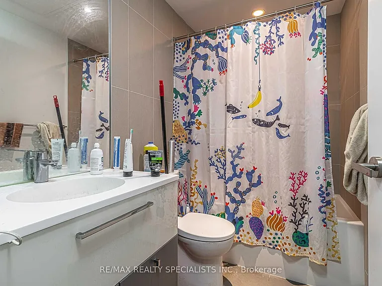 15 Grenville St #609 — Photo 33