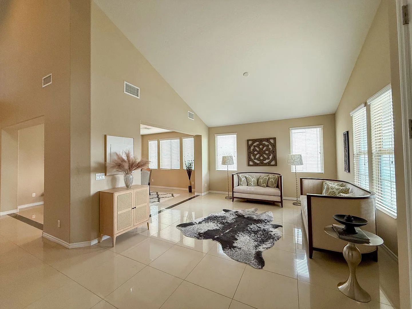 Luxury 6/BD 4.5/BA Large Furnished Home with Dual Primary Suites in Gated Community — Photo 3