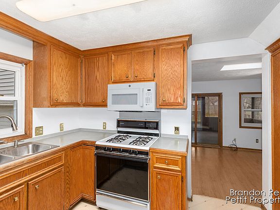 5th image of 35 35th St SE