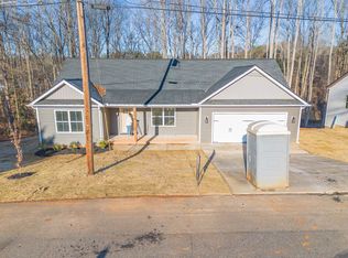366 Zoar Heights Rd, Greer, SC 29651