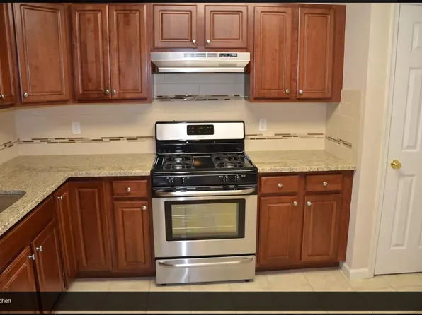 63 Forest Dr, Piscataway, NJ 08854