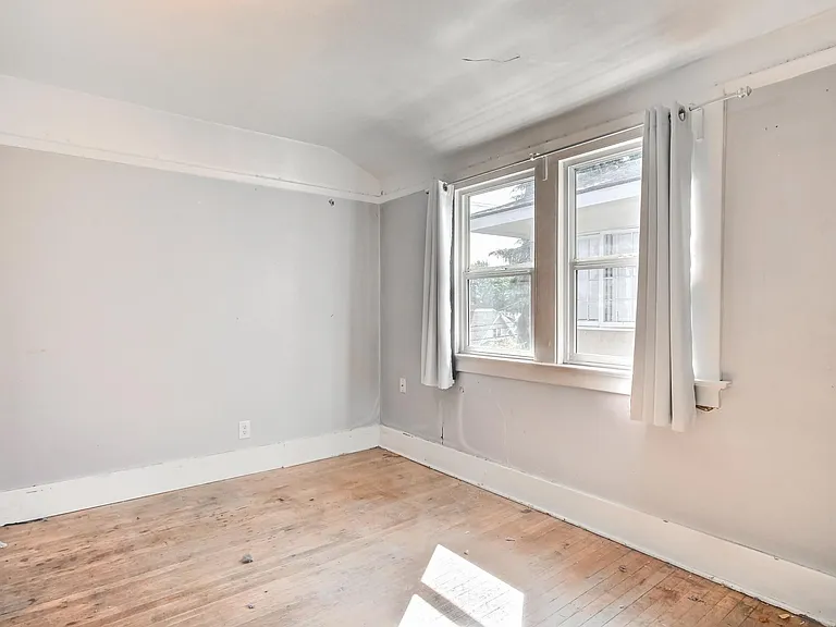 5030 19th Ave NE — Photo 9