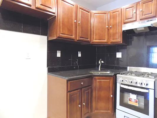 Rented by Blue Egg Realty Corp | media 10