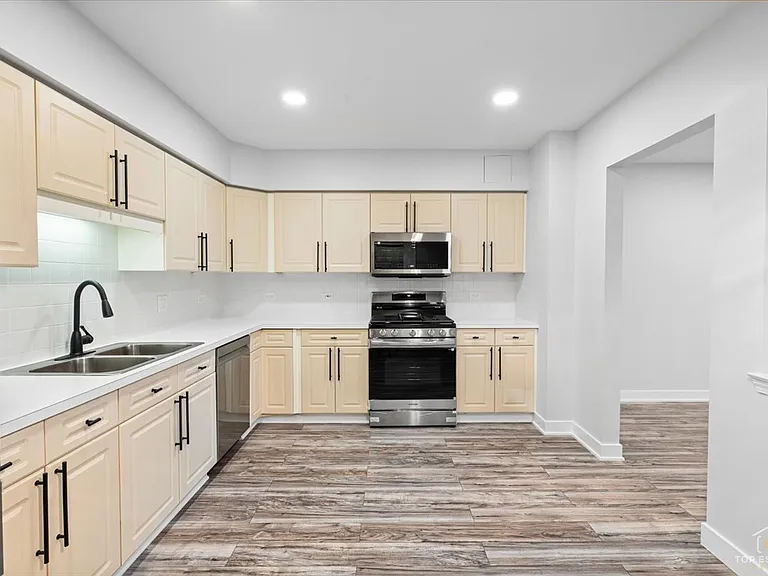 650 S River Rd #812 — Photo 6