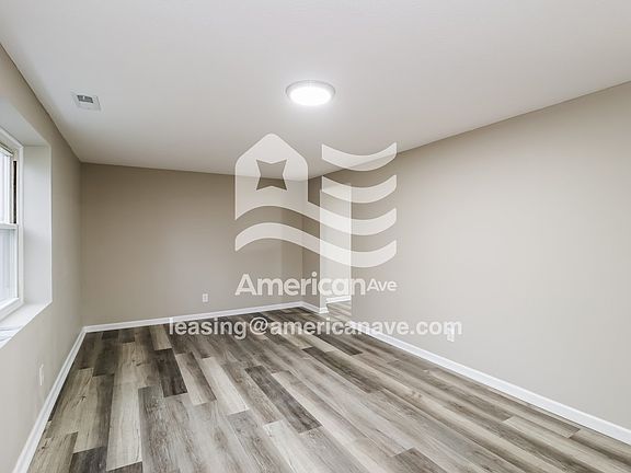 1547335_002_wm_-_living_room_13465475.jpg