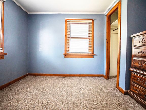 5th image of 210 Walnut St
