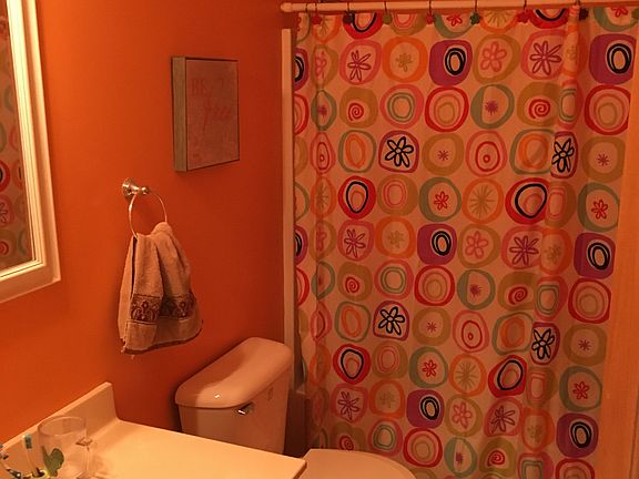 Upstairs full bath