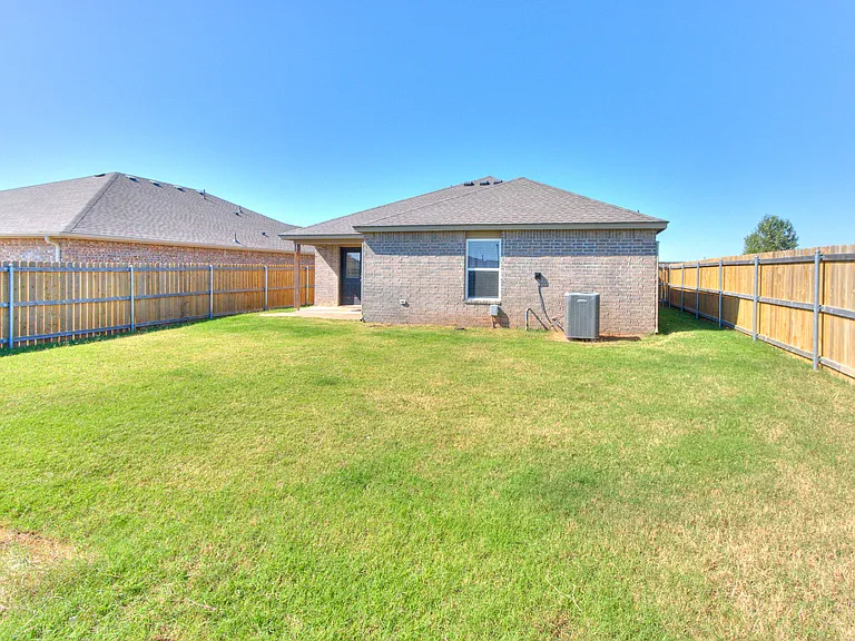 626 Audrey Dr — Photo 36