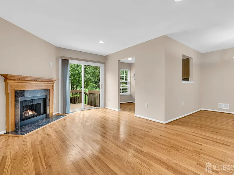8 Edith Dr — Photo 8