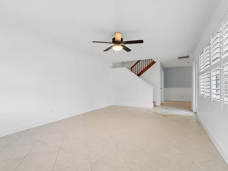 2406 SW Danbury Ln — Photo 10