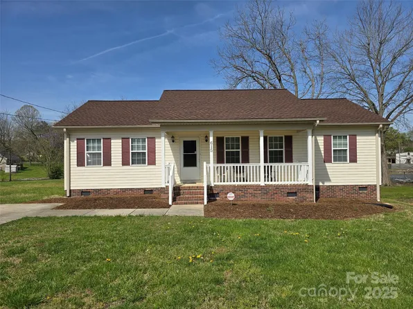 615 Tremont St, Troy, NC 27371