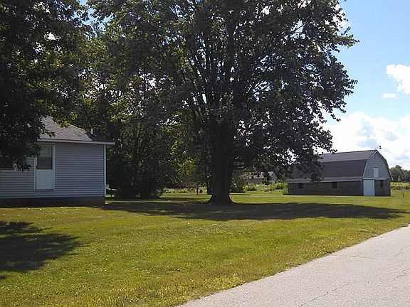 24x40 ft barn with hay loft