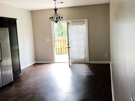 4th image of 1404 Collins Dr