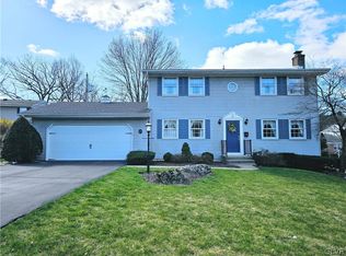 302 Buckingham Dr, Bethlehem, PA 18017