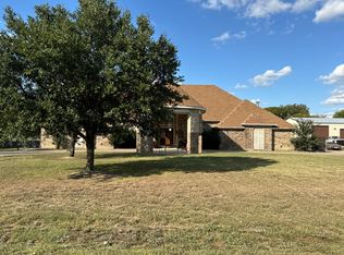2052 Willow Bend Dr, Oak Leaf, TX 75154