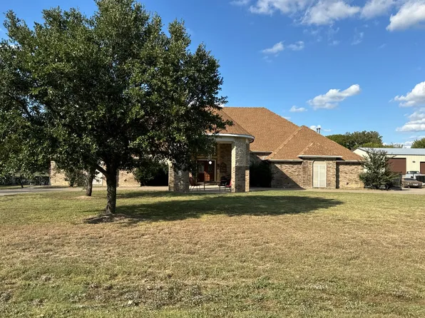 2052 Willow Bend Dr, Oak Leaf, TX 75154