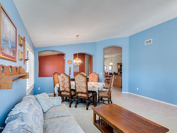 4th image of 313 W Weatherby Pl