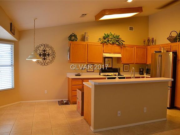 3rd image of 1836 Hollyberry Ct