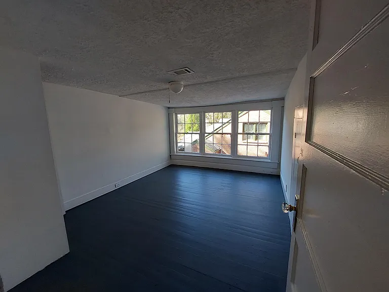 547 Atlanta Ave SE #4 — Photo 2