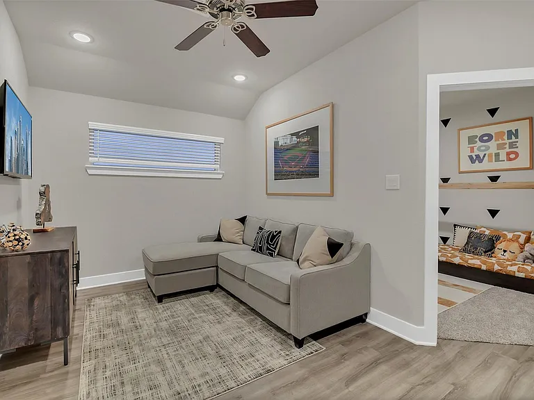 21015 Bay Village Dr #B — Photo 14
