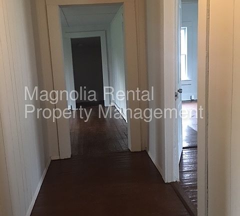 3rd image of 543 Saxon Ave