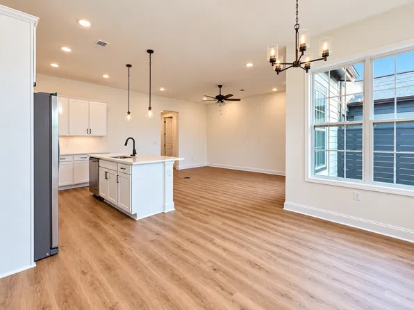 9948 N Lake Geneva St, Lakeland, TN 38002