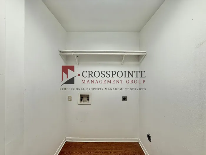 2531 Westminster Dr — Photo 6