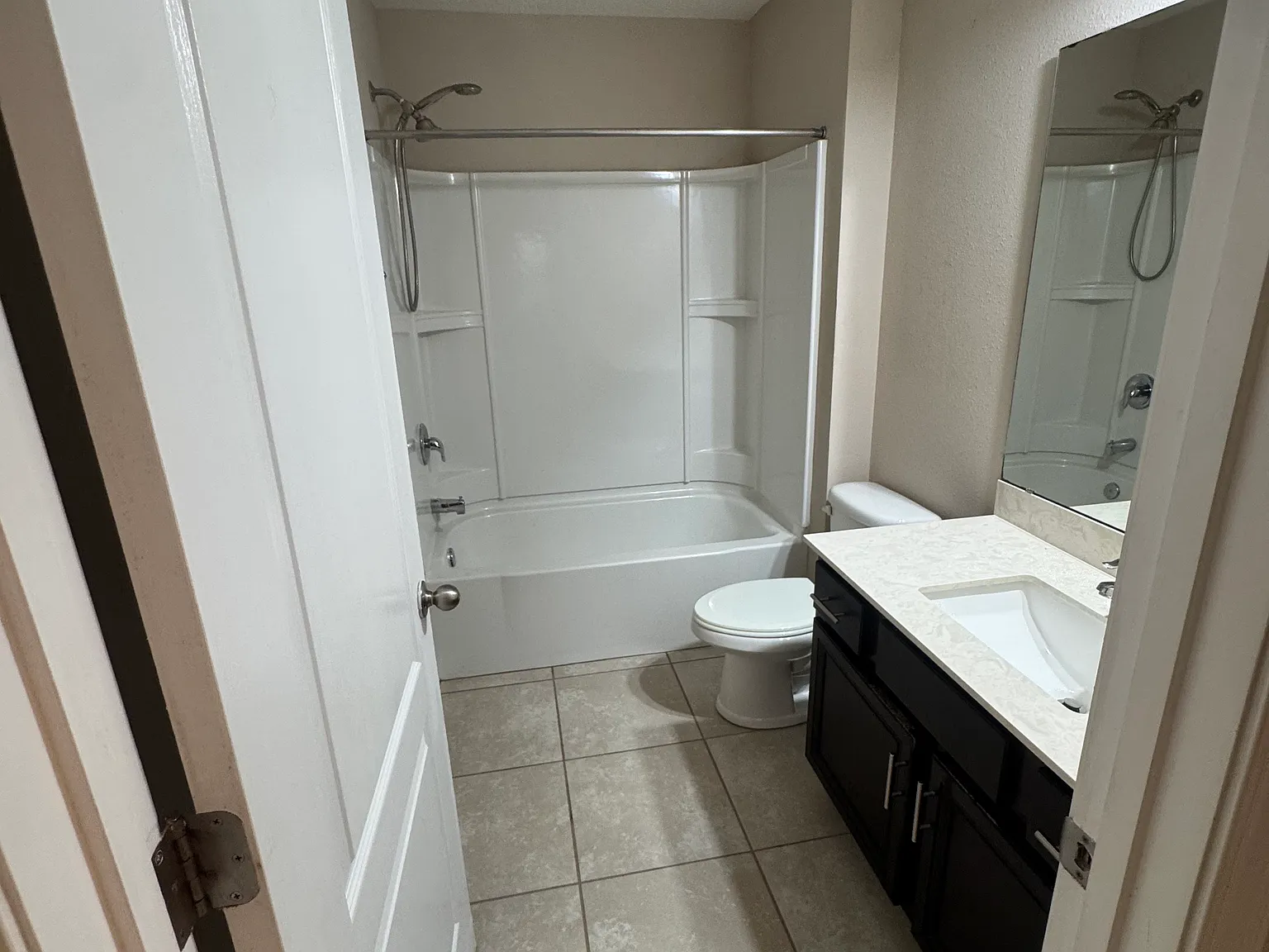 4 bed, 2.5 bath, 2220 sqft, $2,500 — Photo 3