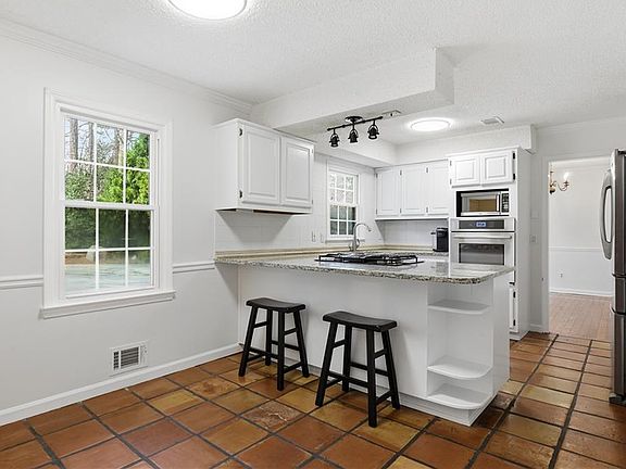 5th image of 1349 Murdock Rd