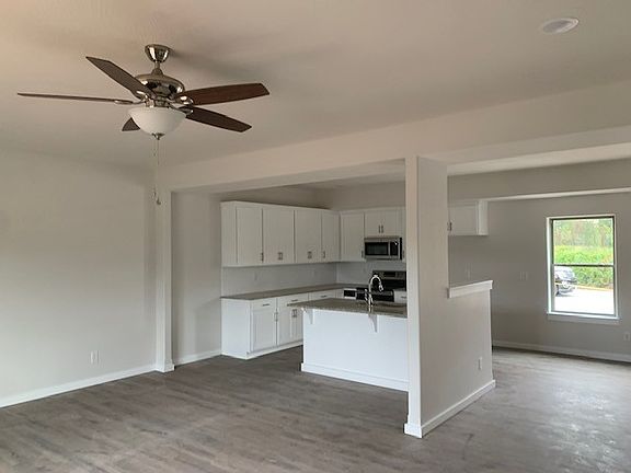 3rd image of 701-709 E Kings Carriage Blvd