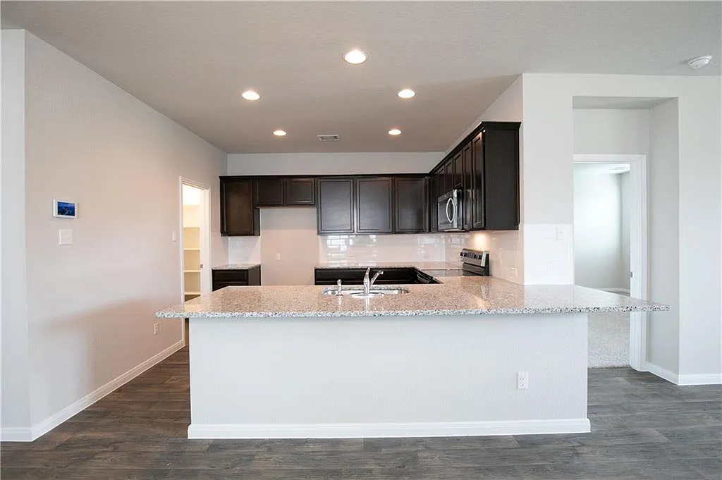 Building Photo - 505 Naset Dr