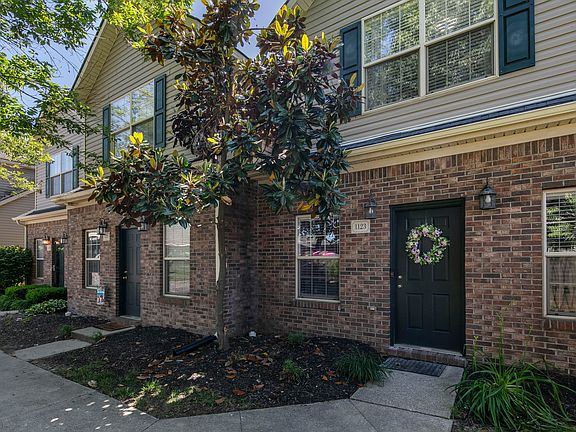 3rd image of 1123 Oatlands Park