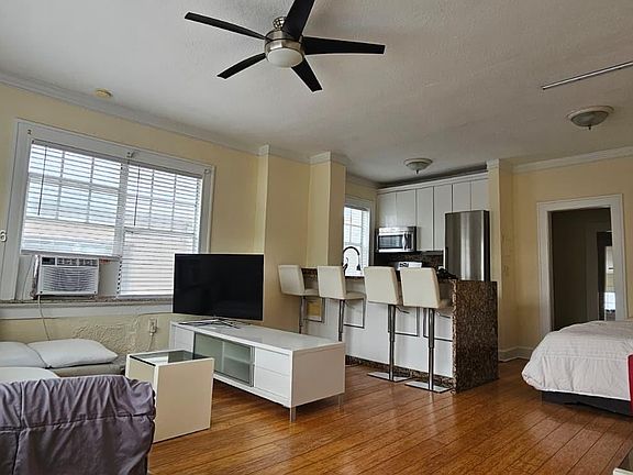 2nd image of 1611 Michigan Ave APT 10