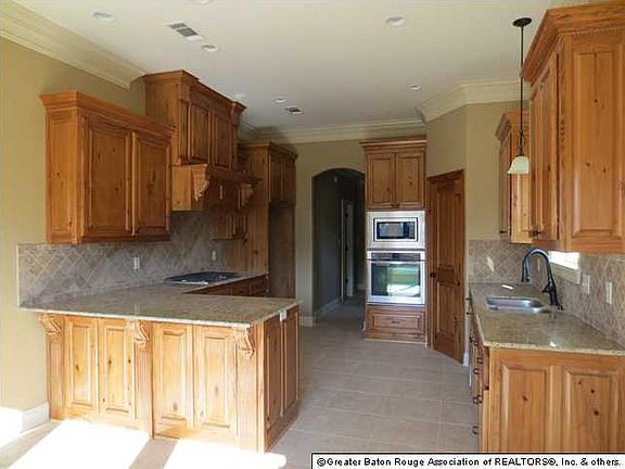 2nd image of 18623 Old Maplewood Dr