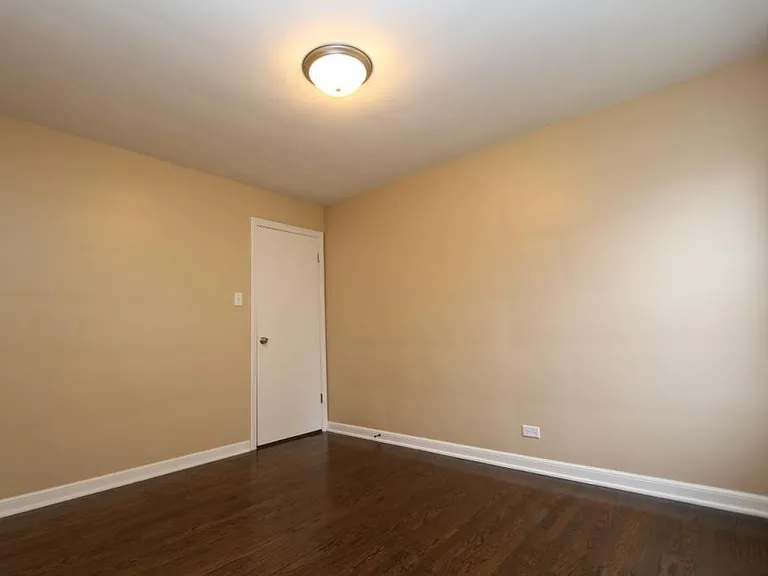 8553 S Oglesby Ave — Photo 15