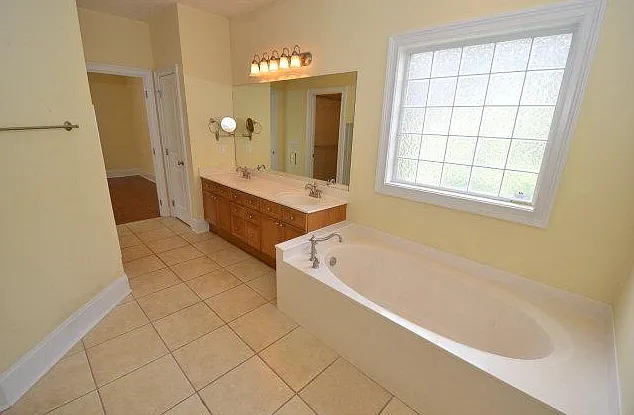 1416 Cloverbrook Cir — Photo 12