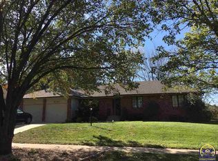 5743 SW Woodbridge Dr, Topeka, KS 66606