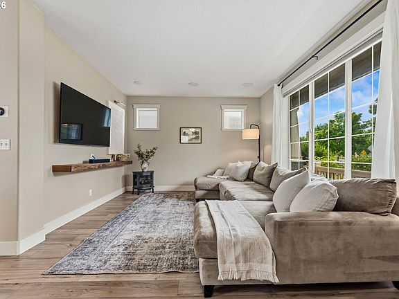 4th image of 15869 SW Century Dr